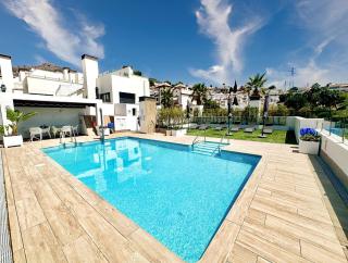 A505 Modern Apartment with Private Terraces - 0