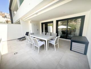 A505 Modern Apartment with Private Terraces - 1