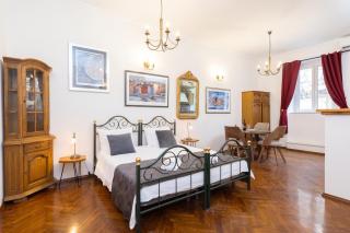 Amoret Apartments - 8