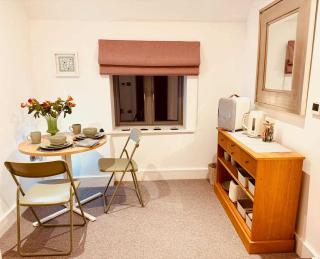 Quiet and Cosy Retreat with Parking - 6