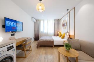 M Courtyard Hotel nearby Forbidden City and Sanlitun Bar Street registration service for Tiananmen access laundry services Free coffee travel services and dining reco, near the subway station,Easy access to the airport - 2