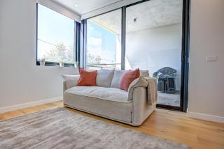 The Aristocrat-Central Mid Century Luxe Dual Suite 2BR 2BA Gym and Free Parking - 9