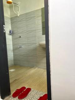 Nesty 2BR Ensuite - Elevator, Secure Parking & WiFi Near United Mall and Mega City - 2