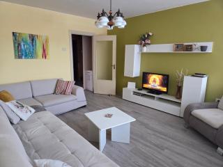 Sunny Apartment near the Park - 9