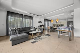 Villa Una in Pula with heated pool and whirlpool - 2