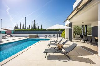 Villa Una in Pula with heated pool and whirlpool - 9