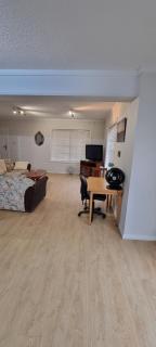 Apartment 1 - Family size apartment - 13 minutes to Melbourne Airport - 3