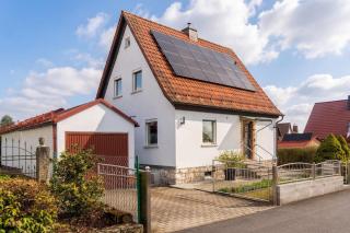 Stilvolles Ferienhaus Fasssauna & Ruhe - 0