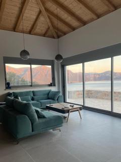 Contemporary villa with pool and sea view - 1