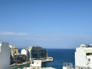 Mansions, Cozy Penthouse with Seaview & BBQ - 0