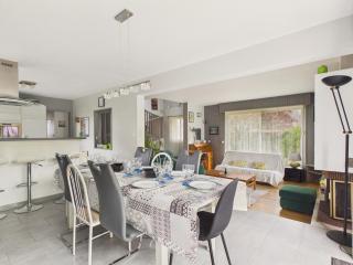 Maison tout confort pour 9, jardin arboré - 8