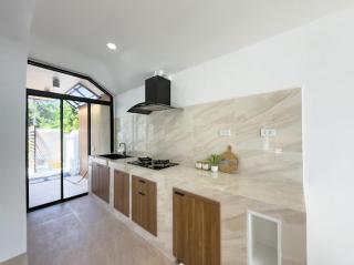 Breezy Garden House Phuket - 9