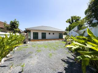 Breezy Garden House Phuket - 2
