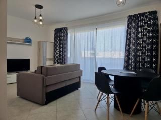 Mansions, Cozy Penthouse with Seaview & BBQ - 5