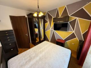 Piata Romana Number 9 - 5