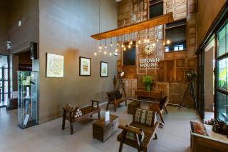 Brown House Hotel - 9