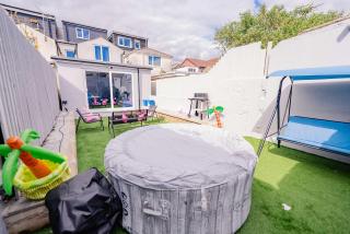 Luxury Family Stag Do Hen Do 6BR 3Bath With Hot Tub and Open Plan Living - 9