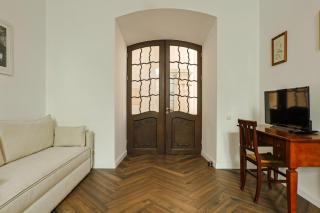 Authentic Old Riga Heritage, 2BR, Grand Ceilings - 3