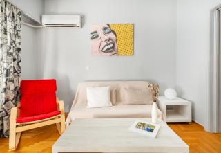 1 A-Hop To Acropolis, Retro-Pop Apart with Balcony! - 4