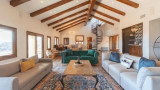 20 Acre Panoramic View Estate Hot Tub Pickleball Game Room - 7