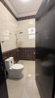 شقة عائلة مكونة من3 غرف نوم وصاله ومطبخ 90 - 6