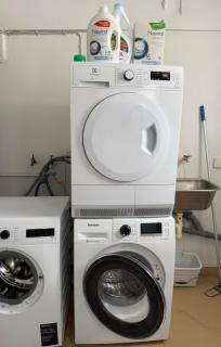 Bright and Spacious 2BR Apt - Balcony and Free Parking - 7