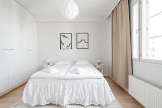 2BR Lakefront Home near Railway Station & Downtown - 1