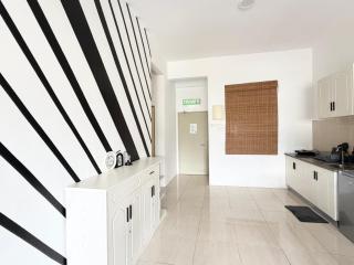 Hillview Cube w/Rooftop Pool - 9