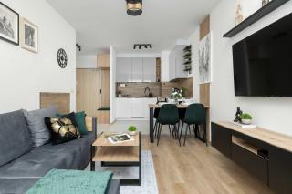 Modny Apartament z Parkingiem i Balkonem by Noclegi Renters - 2