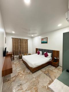 The Naklang Hotel & Restro - 0