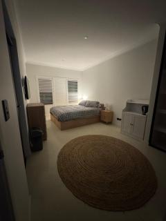 Modern Studio apartment near Train line - 1