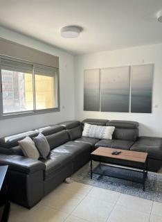 Beachfront Apt W Sea View & Parking l Mamad - Bat Yam - 5