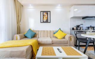 Lavish 1BR City Views Pool Gym - 4