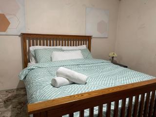 Minimal & Convenient Stay in St Albans - 0