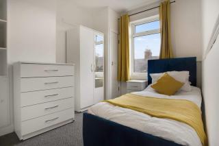 Freshly Renovated, Feels Like Home, Sleeps 3 - 9