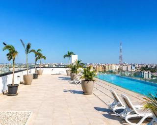 Stylish Apt Near City Center with Pool & Gym - 8