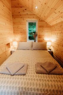 Riverside Retreats - Santorini Parking & Sleeps 4 - 8