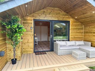 Riverside Retreats - Santorini Parking & Sleeps 4 - 4