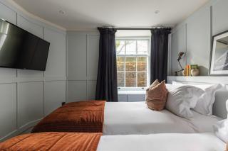 The George - 8