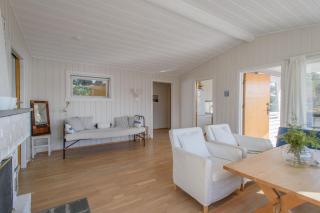 Pust Ut, Seaside cabin with fjord views & private terrace - 2