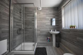 5BR Near City Centre & Station - Contractors Group - 4