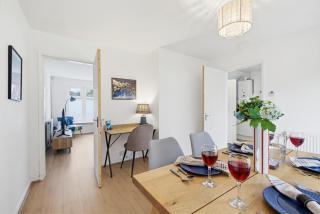 Spacious, Comfy, 3 Bed House - Free Parking - Quiet Area - Near Solihull, NEC, Airport - 4