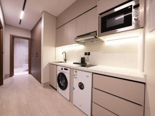 Amara BLVD 1BR Spacious Living Room 207 - 8