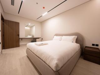 Amara BLVD 1BR Spacious Living Room 207 - 4