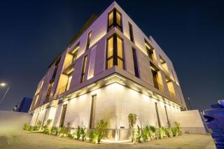 Amara BLVD 1BR Spacious Living Room 207 - 2