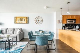 1 Bedroom & Den Condo in the Heart of Toronto DT - 6