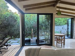 Bush Music Modern Farm Stone Cottage - 2