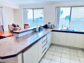 Pet friendly home near Adventure World Fiona Murdoch - 4