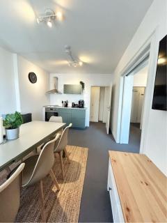 Modern 3-Bedroom near Alster Hamburg for up to 10 - 9