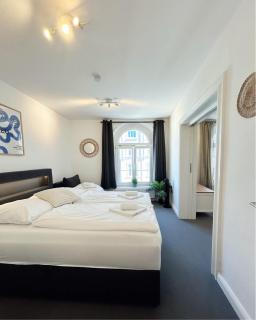 Modern 3-Bedroom near Alster Hamburg for up to 10 - 5